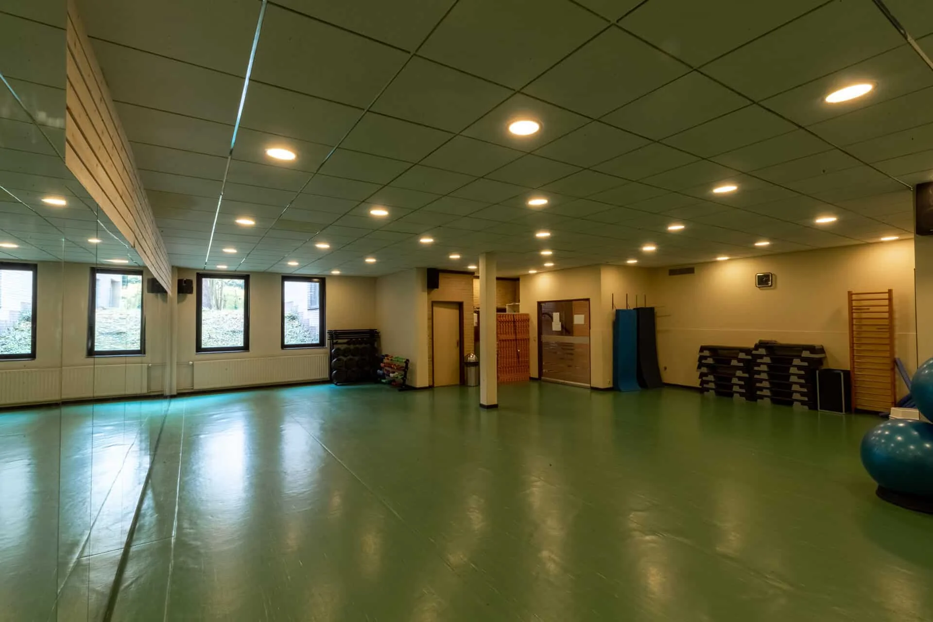 Salle de cours collectifs au repos